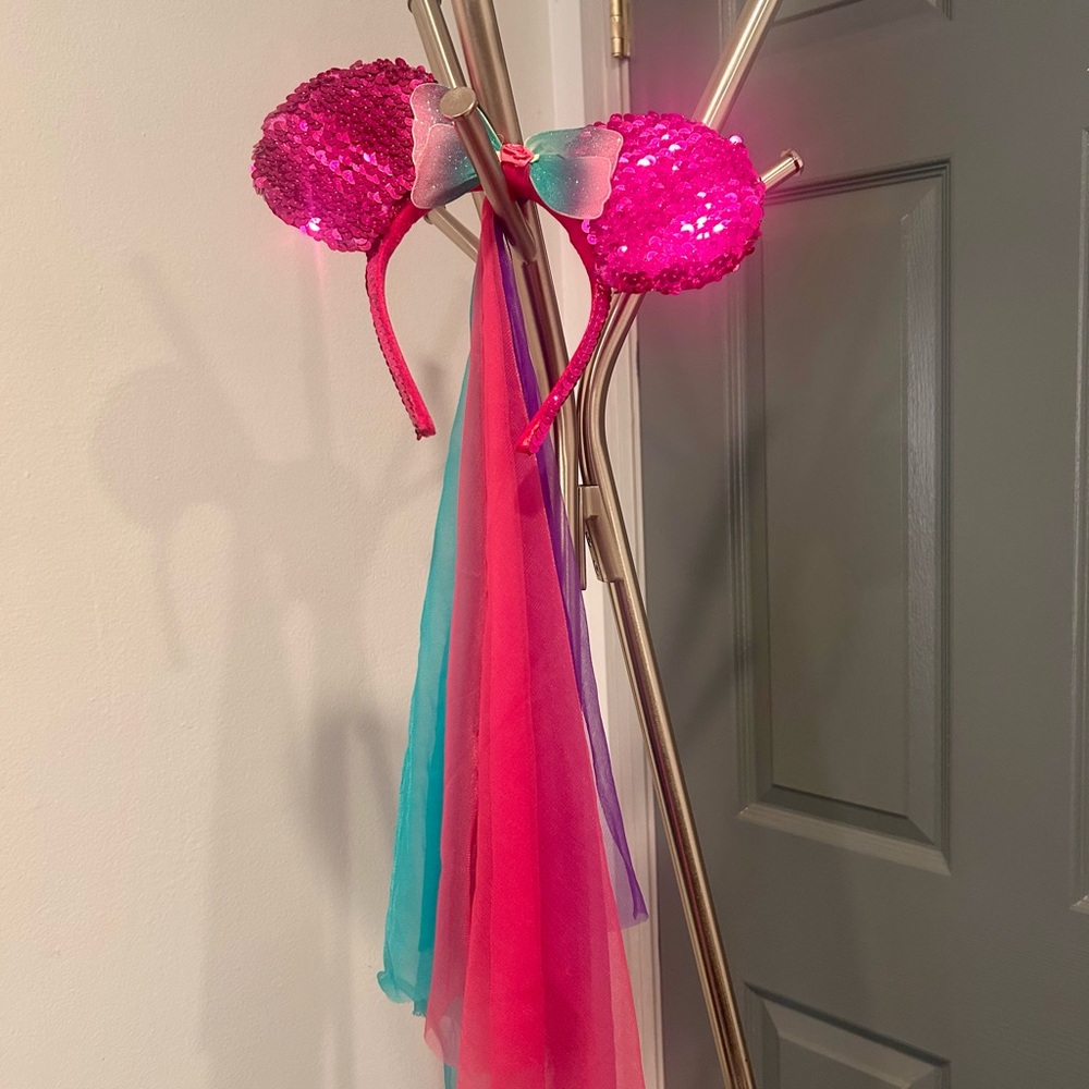 Disney vintage paradise princess Minnie Ears  in excellent condition.